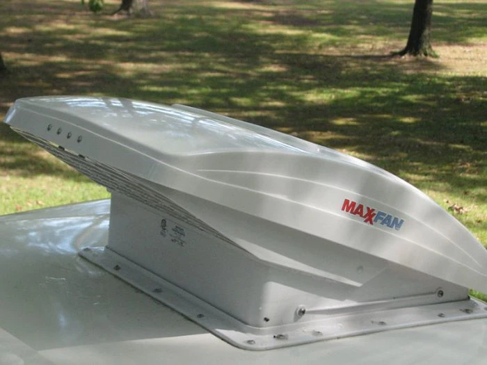 Maxxfan Deluxe lanterneau blanc avec ventilateur Maxxfan Deluxe Lanterneau Blanc Avec Ventilateur -Magasin Obelink